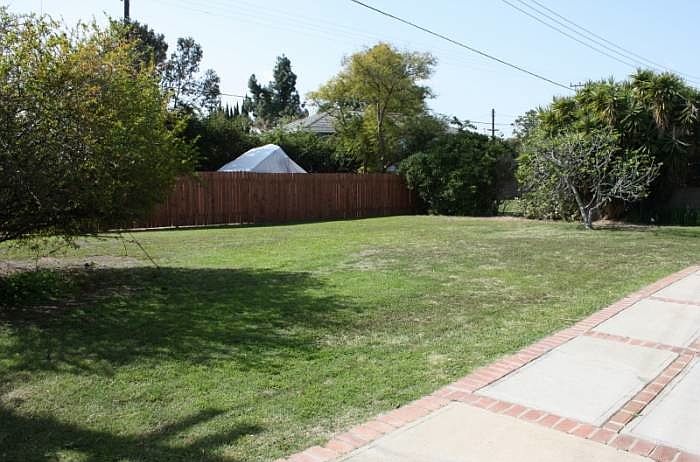 Huge Backyard 9,000sf Lot