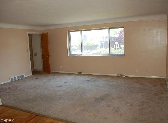 2nd image of 364 E 200th St