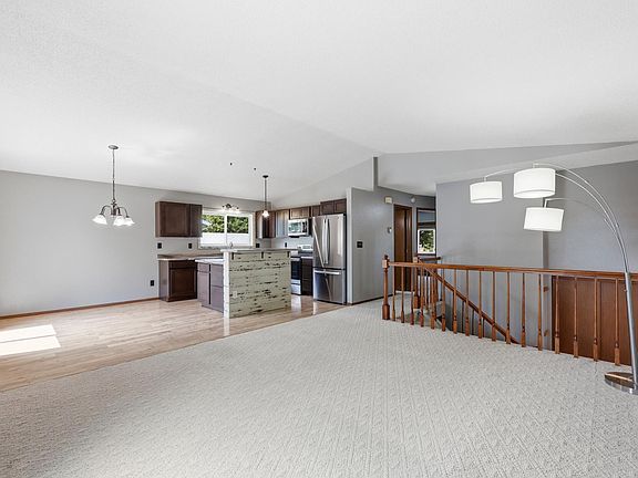 3rd image of 2523 33rd Ave S