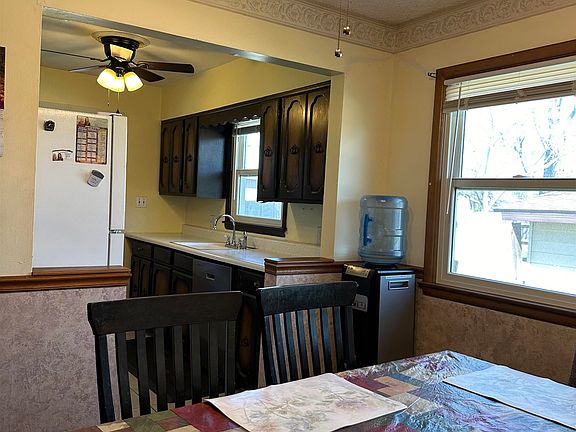 4th image of 2833 S Glenn Ave