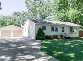 1010 Bowler St, Hiawatha, IA 52233