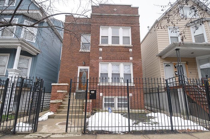1st image of 3023 N Hamlin Ave #2