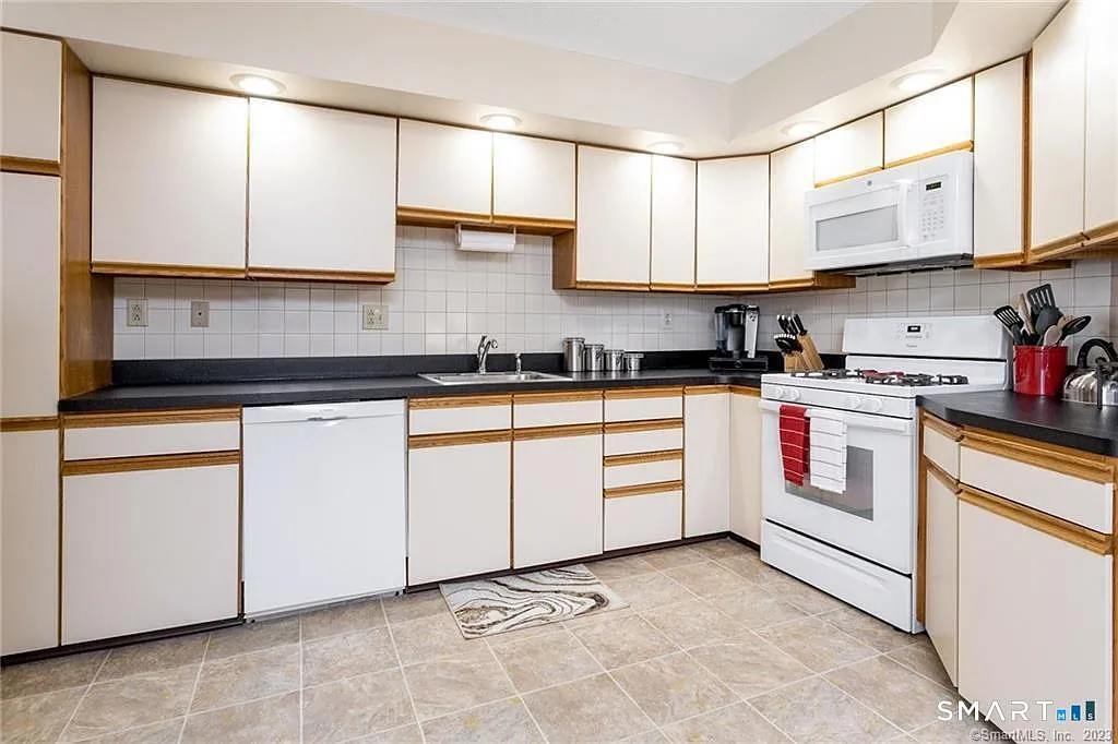 1 bed, 1.0 bath, 1000 sqft, $2,000 — Photo 4