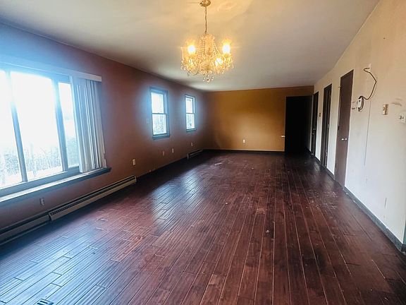 4th image of 1550 Astolat Rd