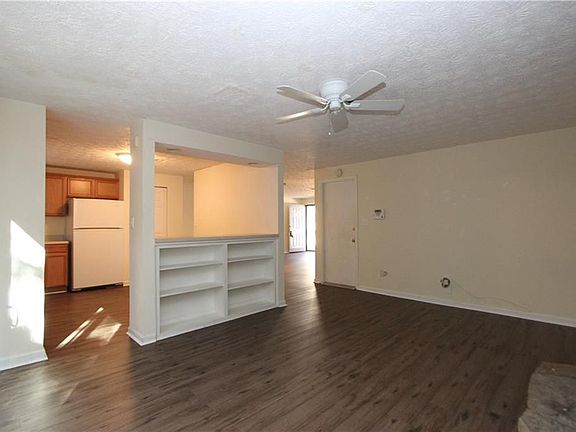 5th image of 220 Hembree Forest Cir