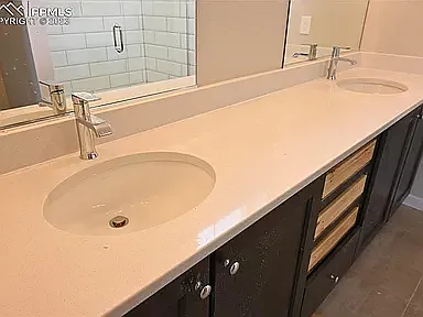 3 bed, 2142 sqft, $2,700 — Photo 4