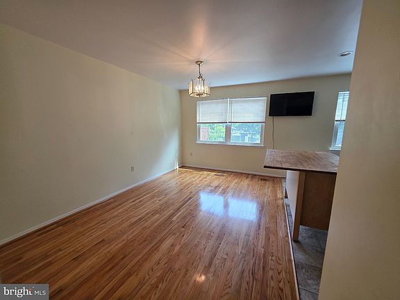 3rd image of 10 Casey Ct