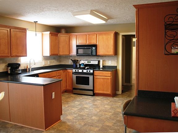 3rd image of 815 Lelanford Cir