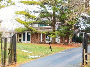 2 Barrington Bourne Rd, Barrington, IL 60010