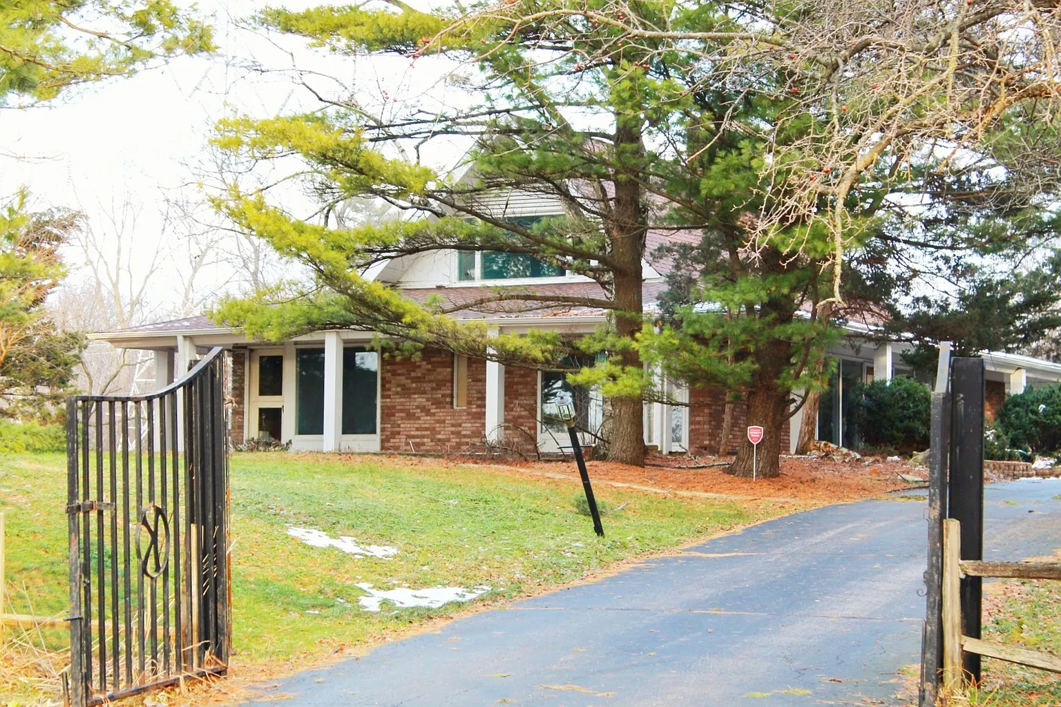 2 Barrington Bourne Rd photo 1