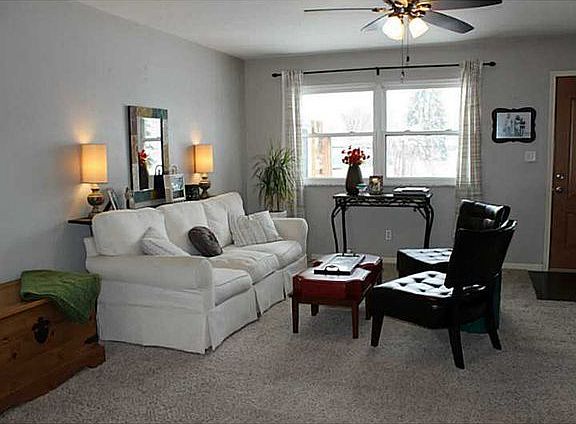 3rd image of 7404 Earl Ct