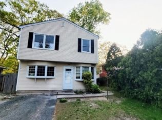 8 Zenith Rd, Rocky Point, NY 11778