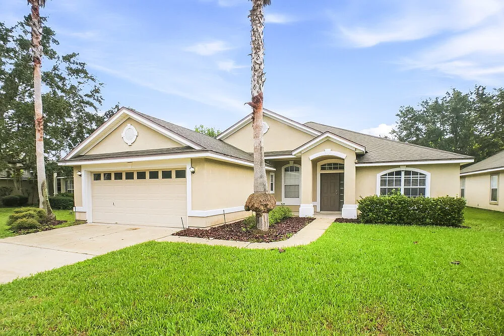 4 bed, 2.0 bath, 1954 sqft, $2,245 — Photo 3