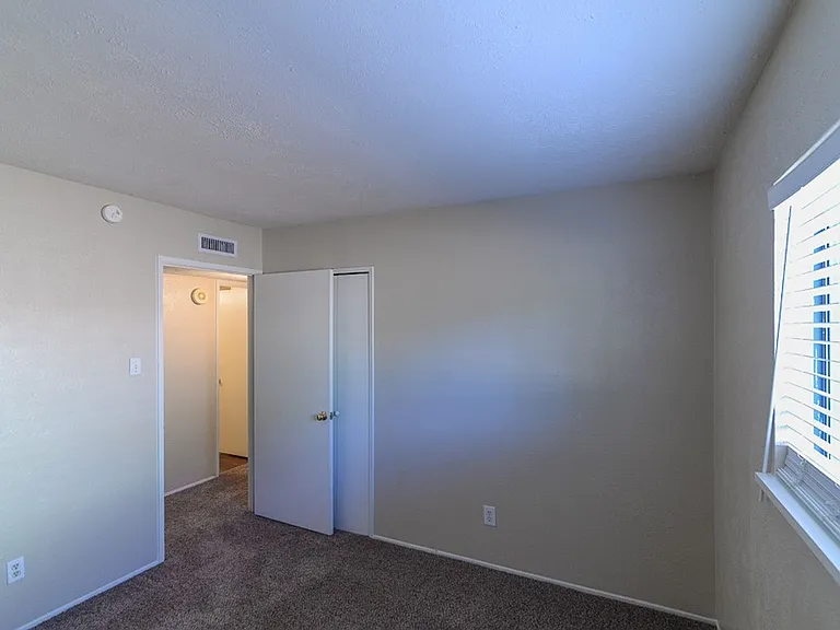 821 Stone Trail Dr — Photo 3