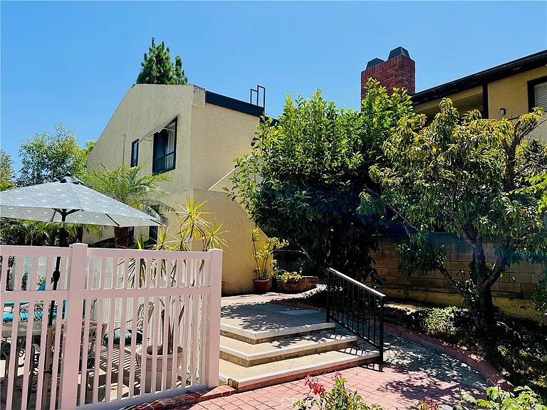 415 W Duarte Rd #2 — Photo 28