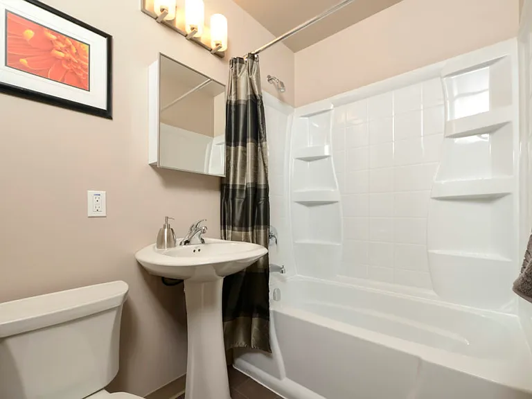 2415 Portage Ave — Photo 13