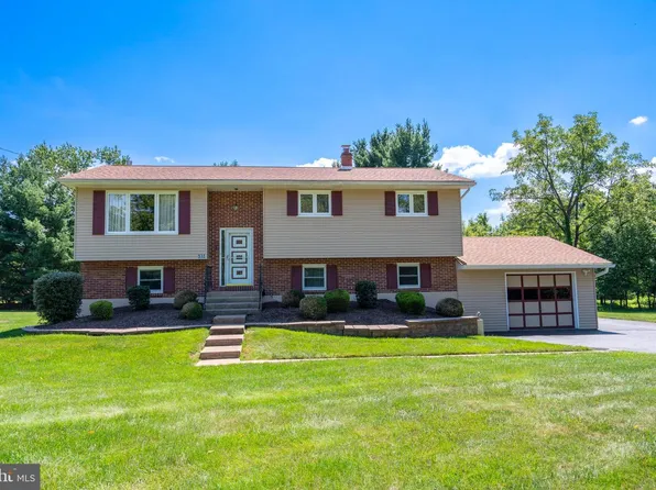 532 W 5th St, Pennsburg, PA 18073