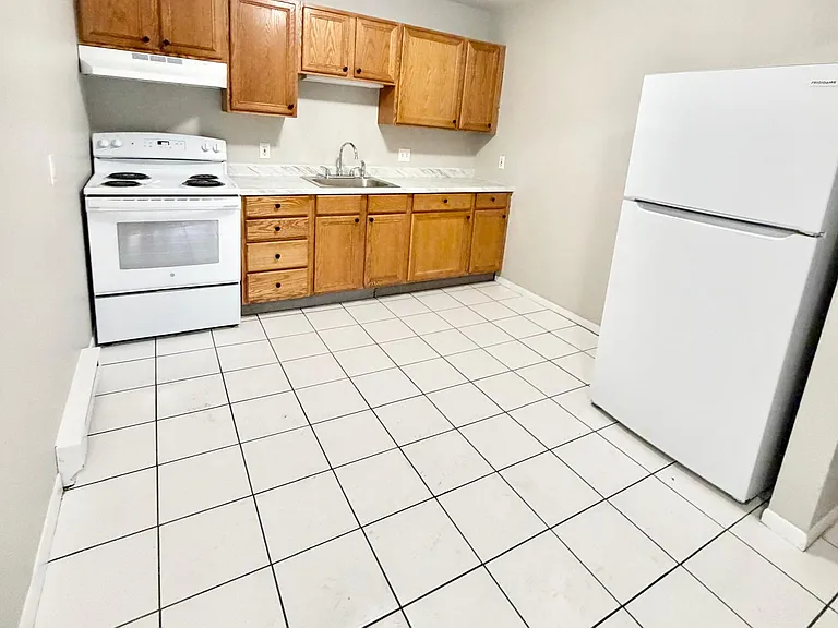 7 Paul Ave #6 — Photo 1