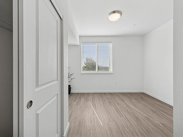 Pacific Ridge Apartments — Photo 27