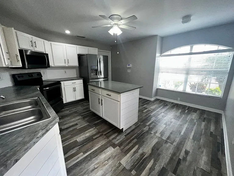2620 Regency Oak Ln — Photo 3