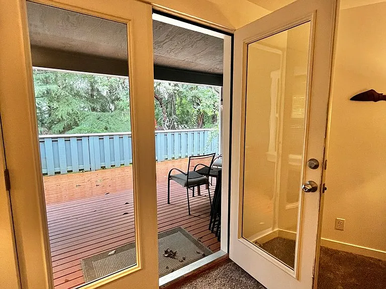 1574 NE Park View Dr #3 — Photo 9