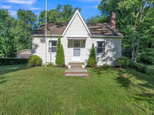 4706 Lansing Dr, North Olmsted, OH 44070