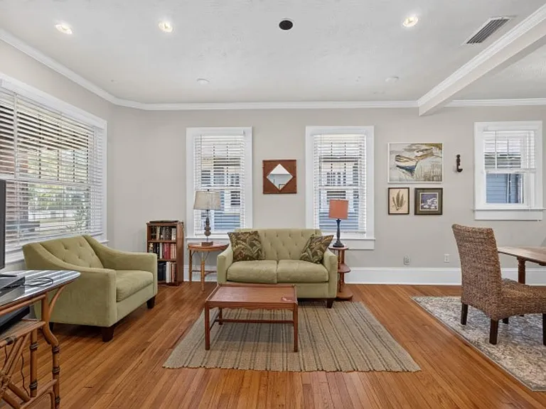1555 Belmonte Ave — Photo 11
