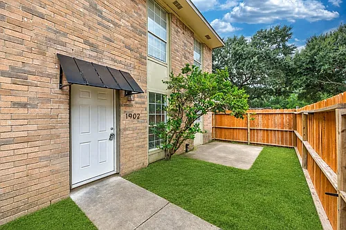 1902 Avenue B Photo 1