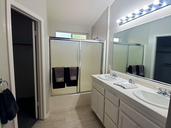 5th image of 909 Dawnview Way