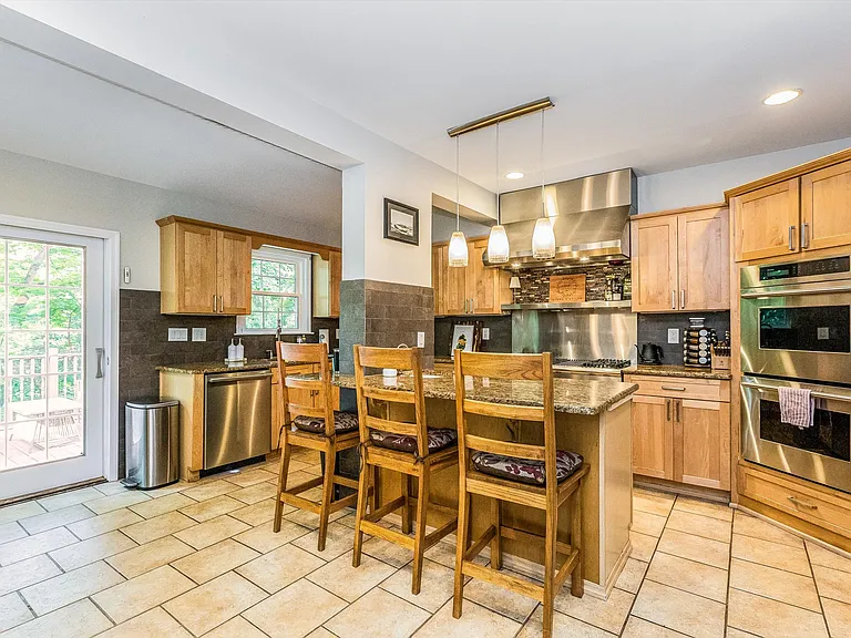 25 Riverview Dr — Photo 7