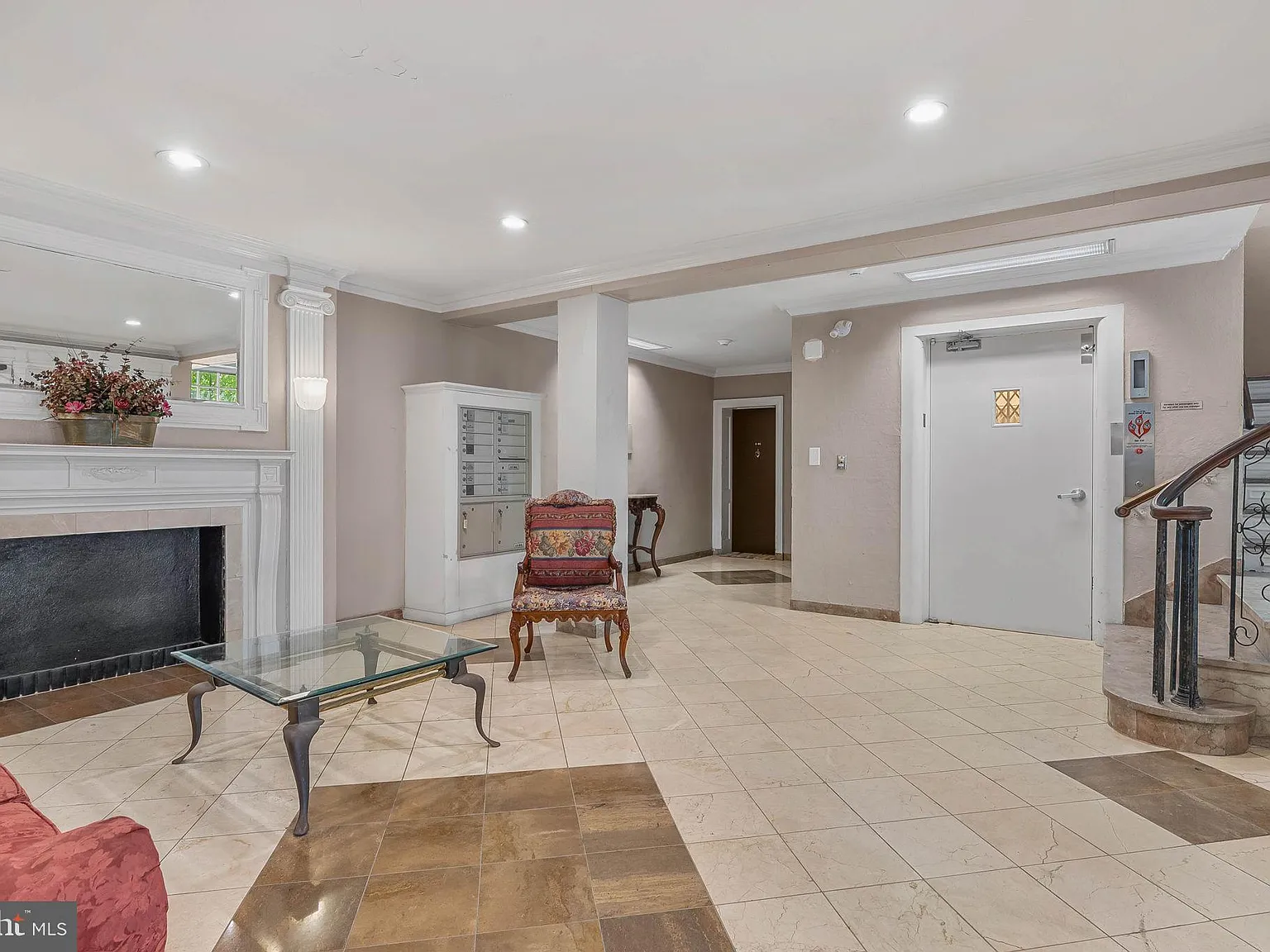 3 bed, 2.5 bath, 1821 sqft, $3,200 — Photo 3