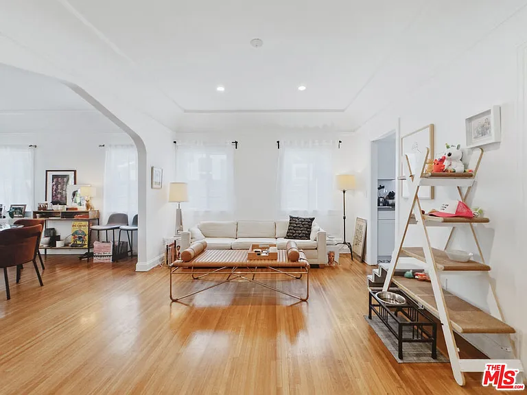 934 N Harper Ave — Photo 6
