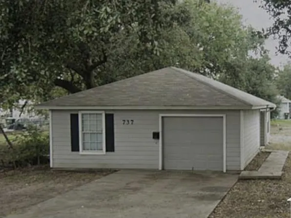 737 11th Ave, Pt Arthur, TX 77642