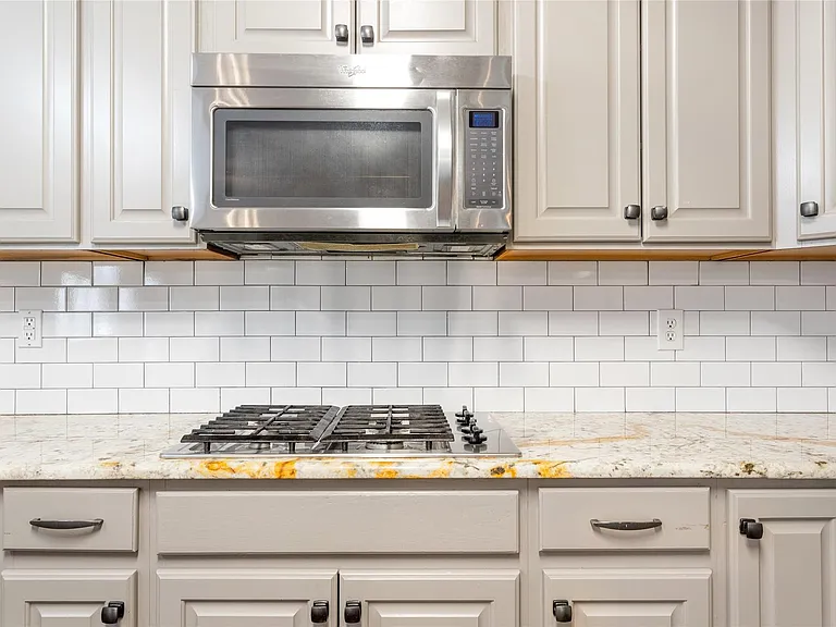 504 Connemara Ct — Photo 8
