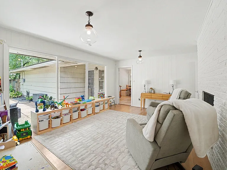 6267 Chevy Chase Dr — Photo 8