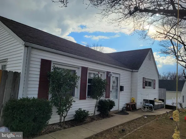 1402 E Willow Run Dr, Wilmington, DE 19805