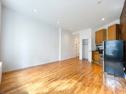 Rented by Kahen Properties | media 4