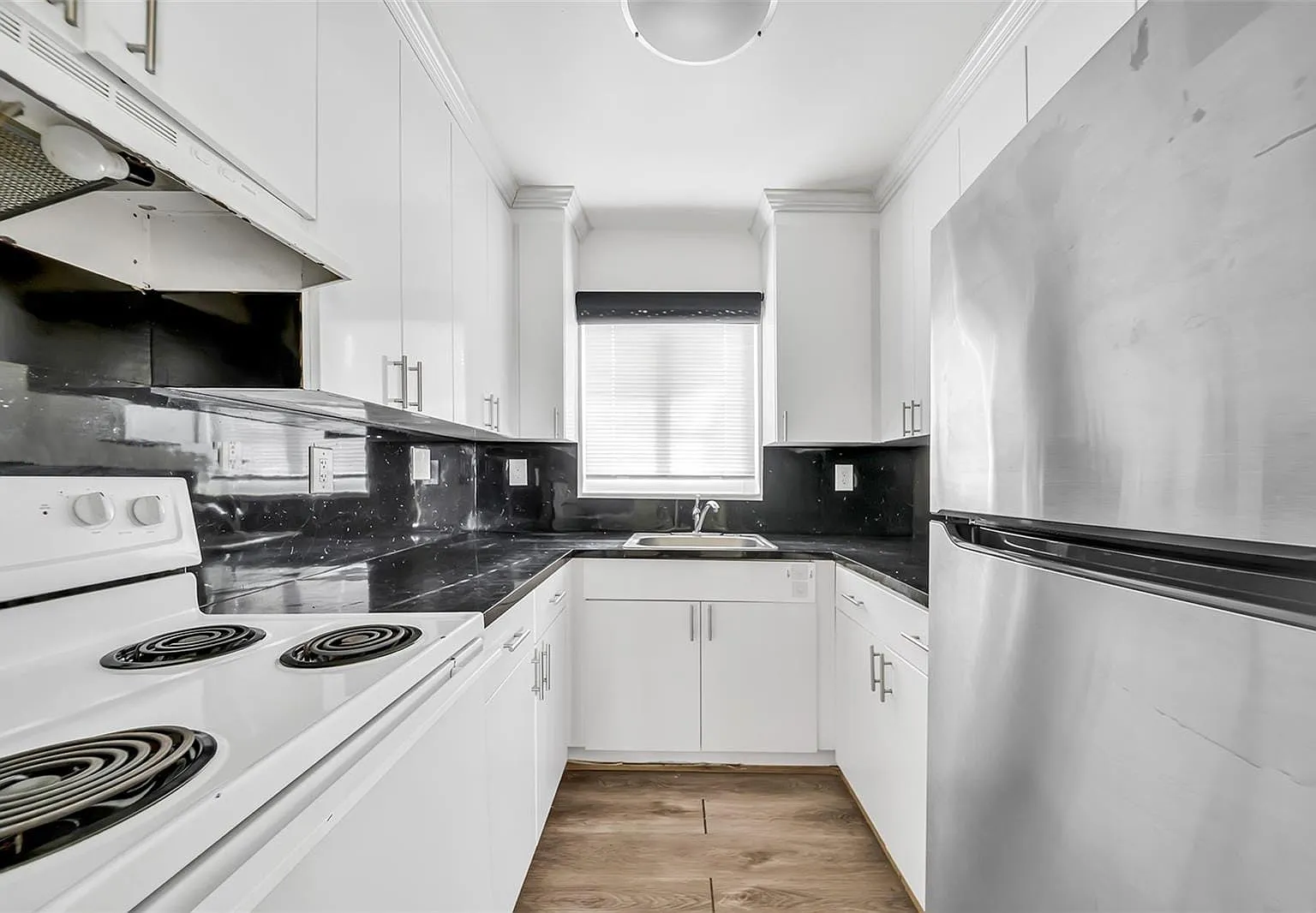 1 bed, 1000 sqft, $1,975 — Photo 3