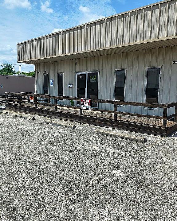 1st image of 128 W Hospital St