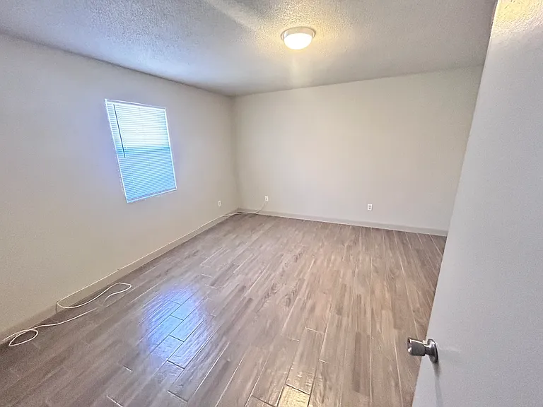 5001 Greenlee Dr — Photo 11
