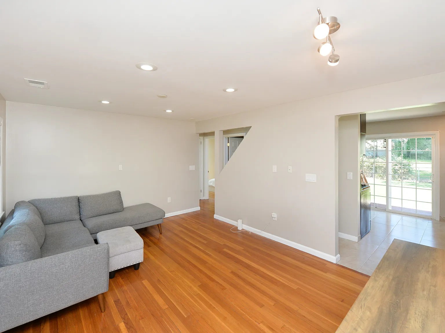 4 bed, $4,200 — Photo 4