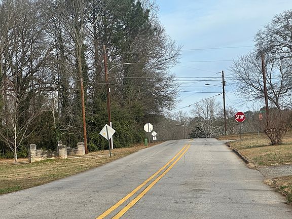 4th image of 197 Shields Rd