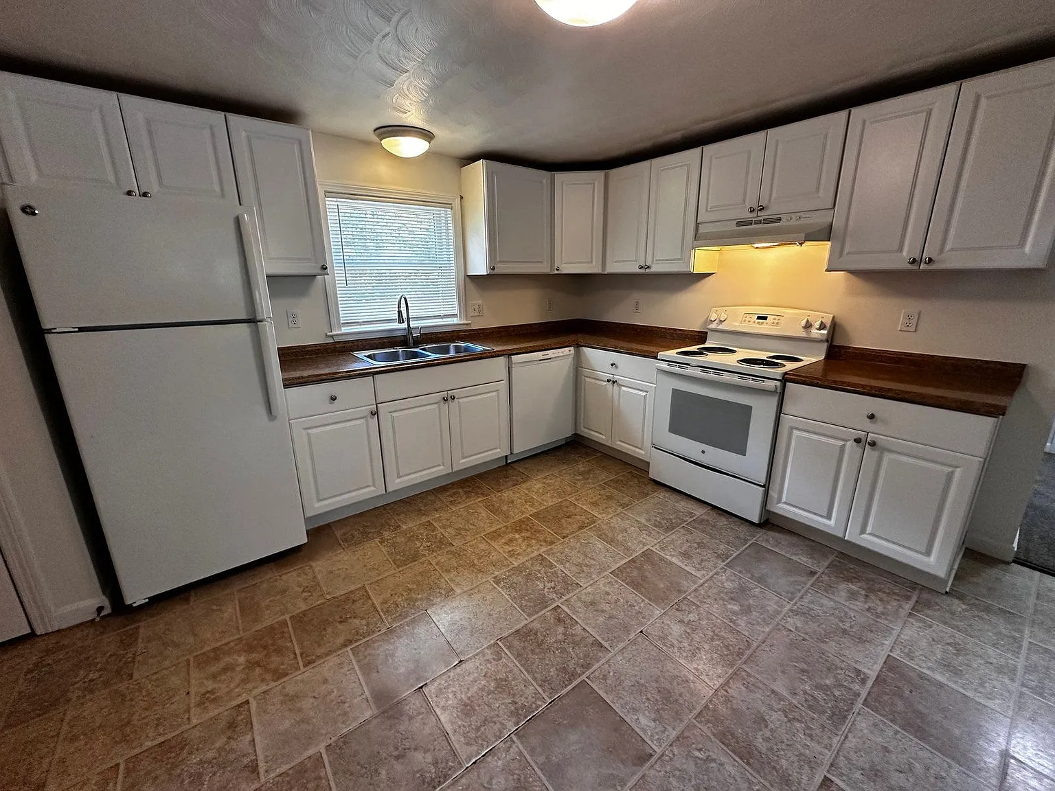 2 bed, 1.0 bath, $2,000 — Photo 3