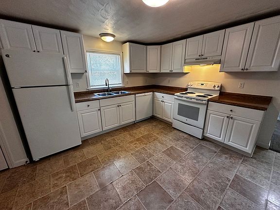3rd image of 32 Concord Rd #6