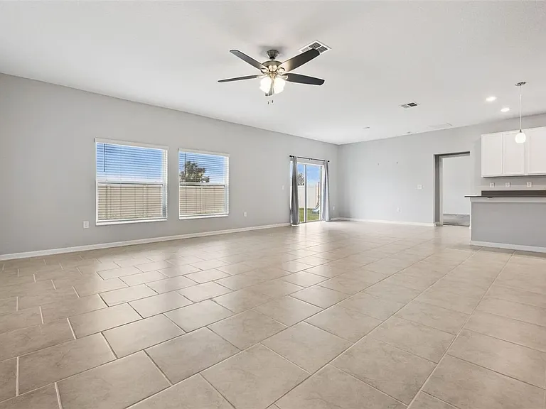 781 Taurus Ln — Photo 5