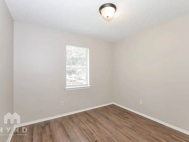 6875 Embassy Cir — Photo 17