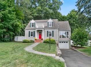 14 Dannell Dr, Stamford, CT 06905