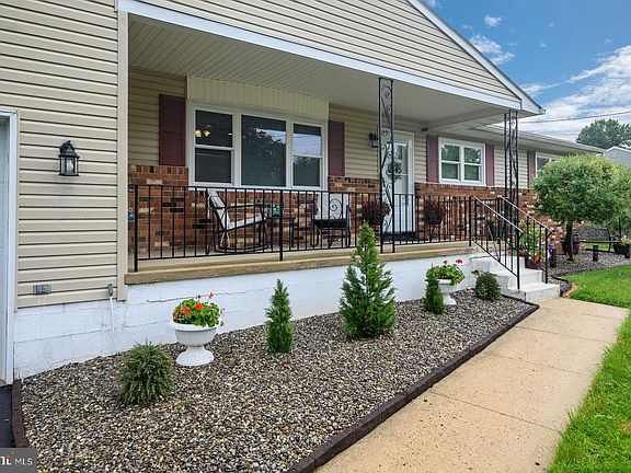2nd image of 3 Lionel Ln
