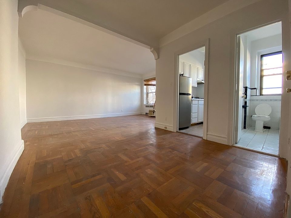 1st image of 209 W 104th St #6