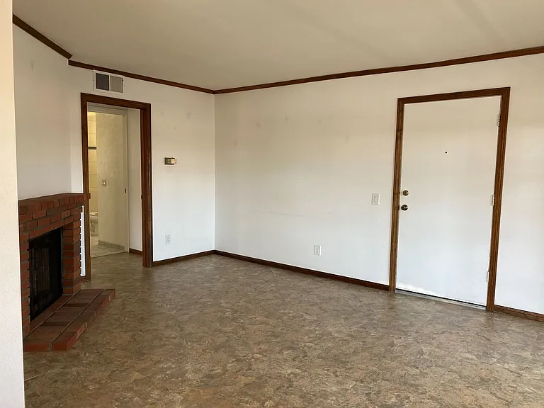 111 S Poplar Ave #45 — Photo 4